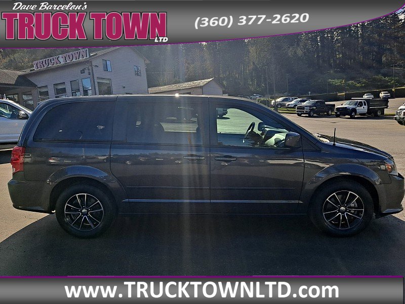 Used 2016 Dodge Grand Caravan SE image 2