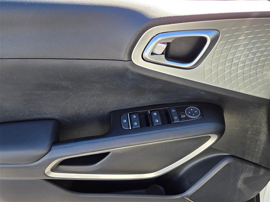Used 2024 Kia Soul LX w/ Option Group 015 image 22