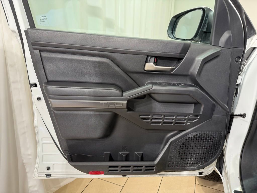 Certified 2025 Toyota Tacoma TRD Off-Road AWD/4WD image 14