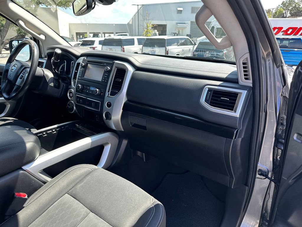 Used 2017 Nissan Titan SV AWD/4WD image 41