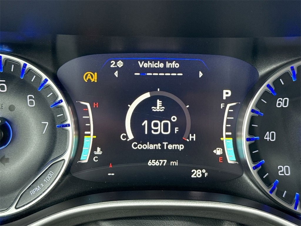 Used 2023 Chrysler Pacifica Touring-L image 10