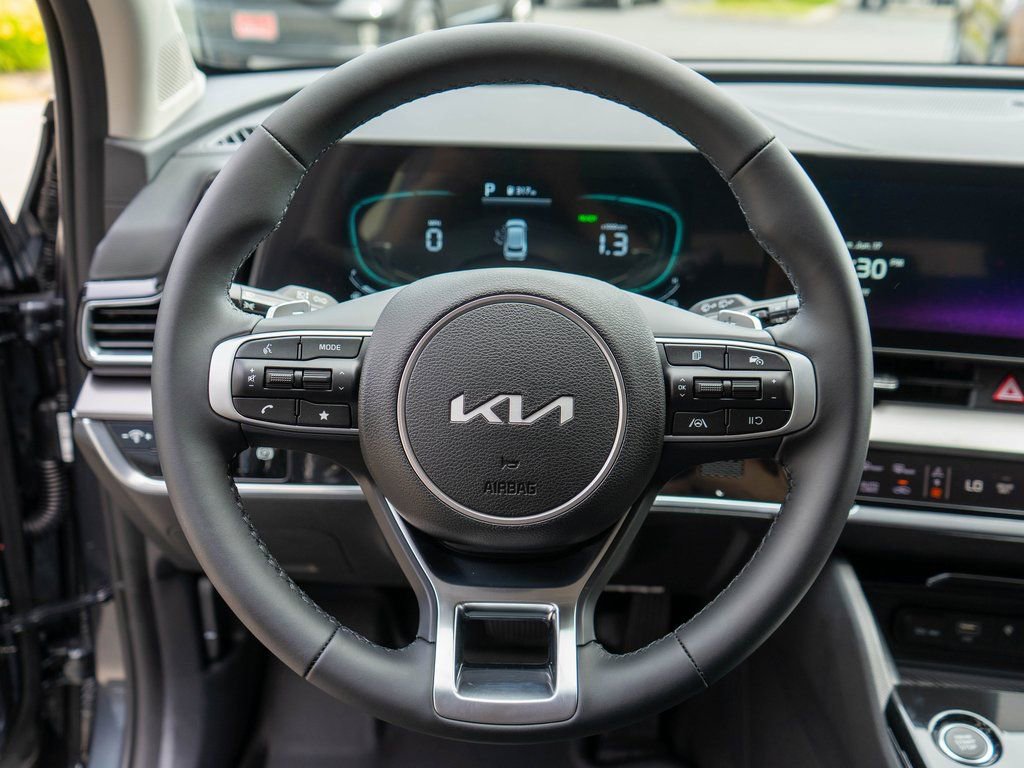 Used 2025 Kia Sportage EX image 14