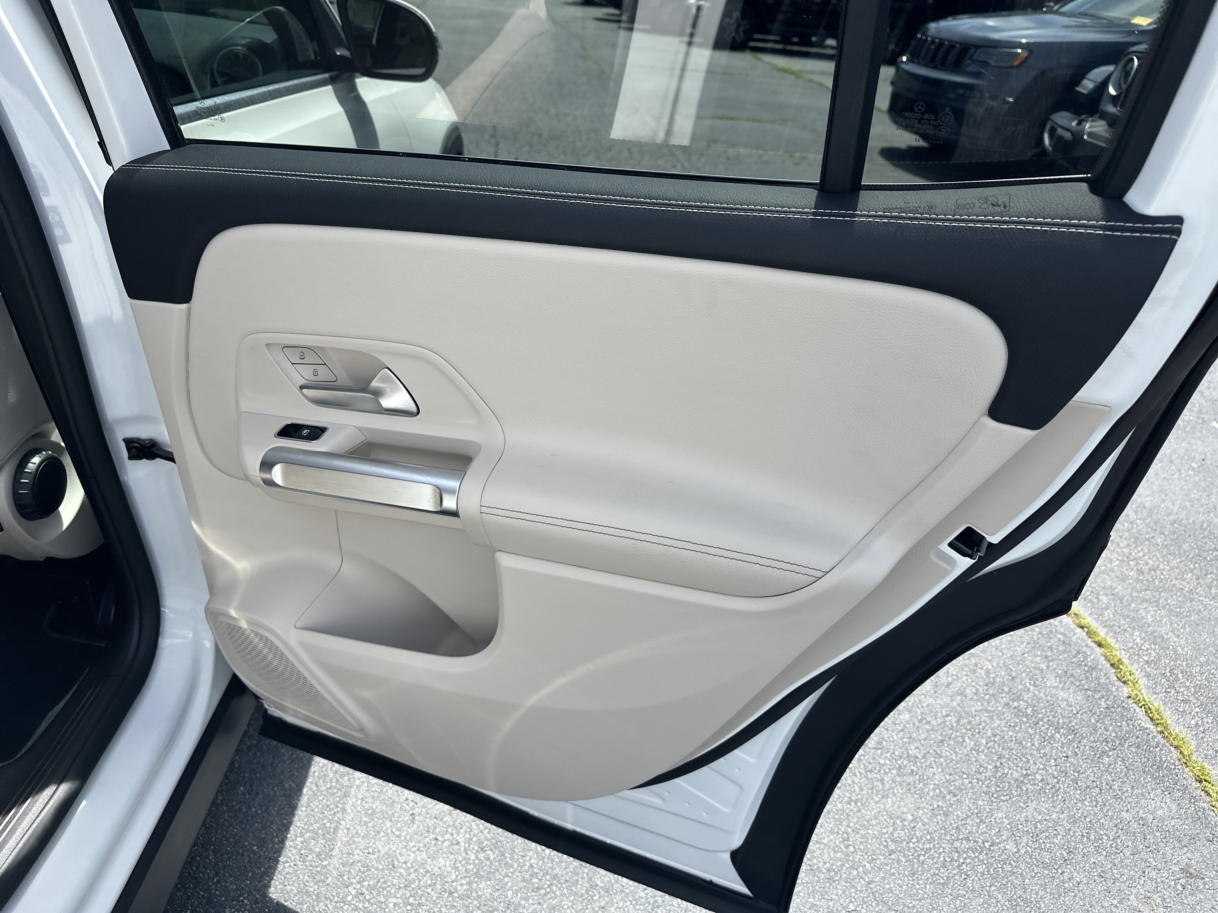Used 2022 Mercedes-Benz GLB 250 4MATIC image 18