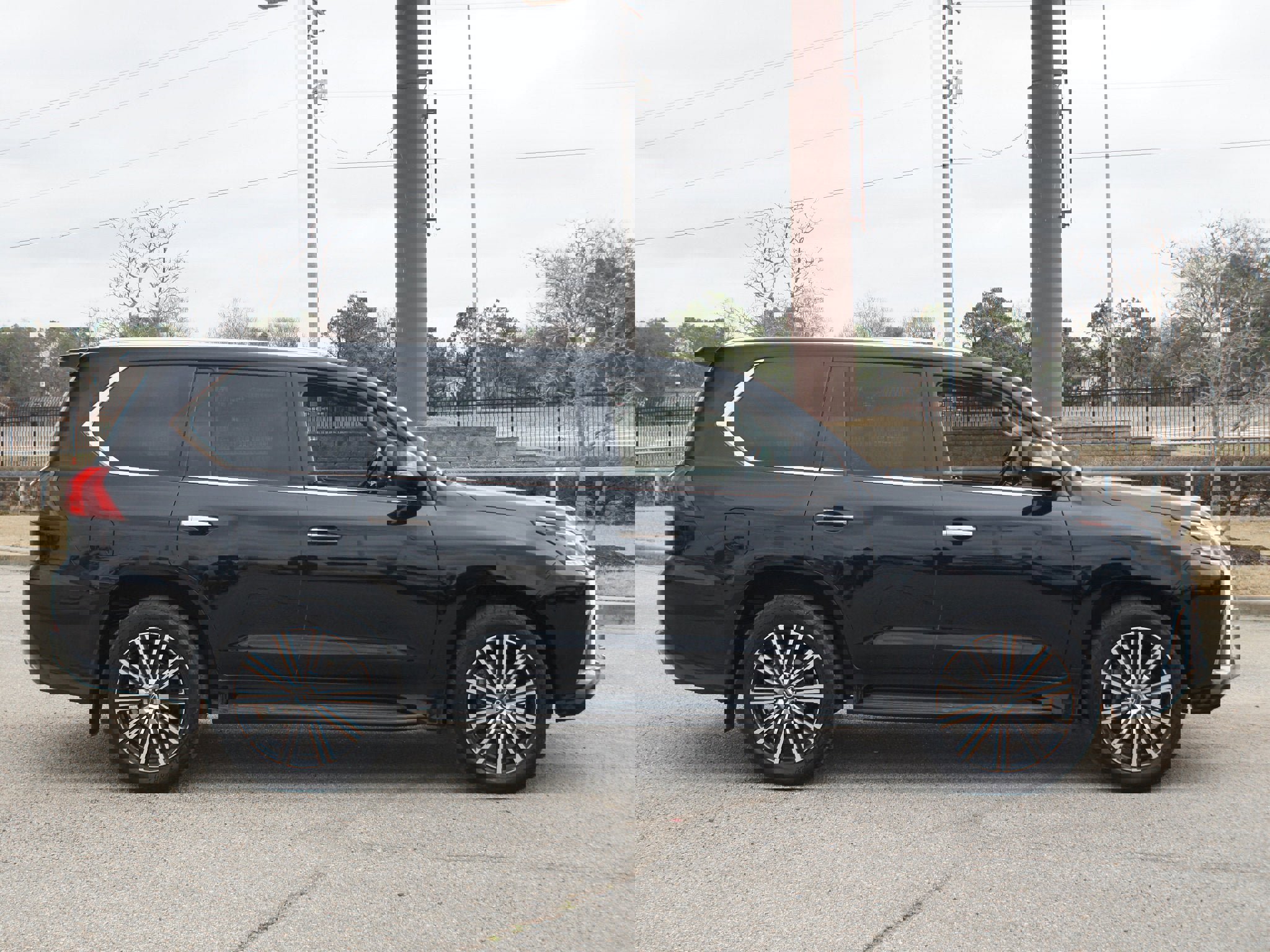 Used 2020 Lexus LX 570 4WD w/ Luxury Package image 21