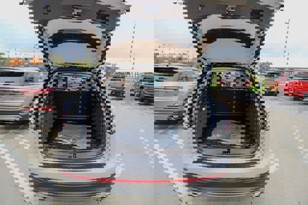 Used 2021 Lincoln Nautilus Reserve w/ Equipment Group 201A image 5