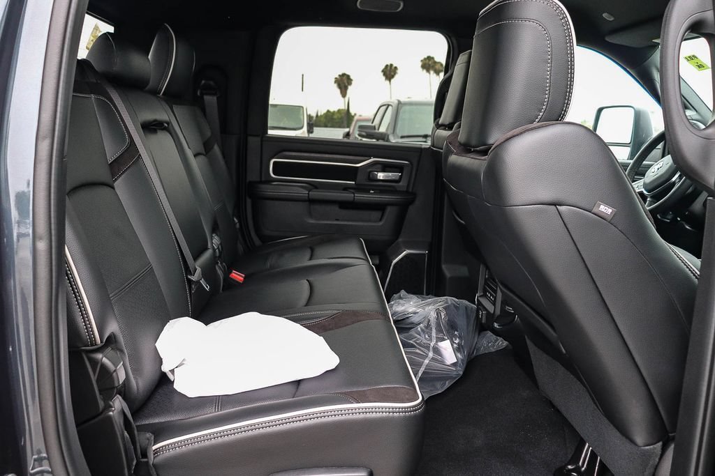 New 2026 RAM 3500 Laramie AWD/4WD image 19