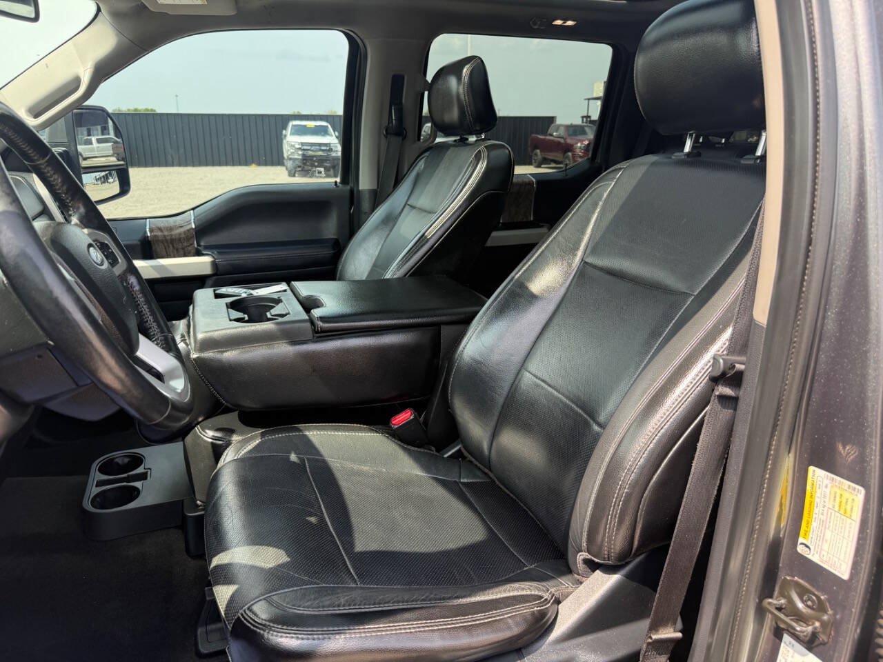 Used 2017 Ford F250 Lariat w/ Lariat Ultimate Package AWD/4WD image 27