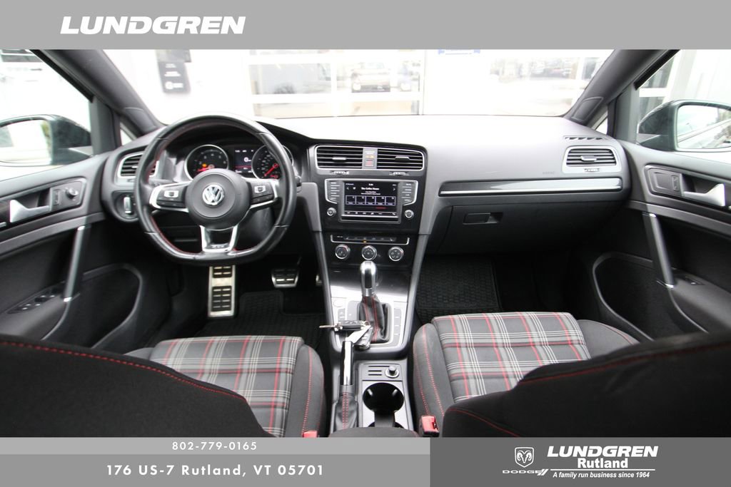 Used 2017 Volkswagen Golf 4-Door image 6