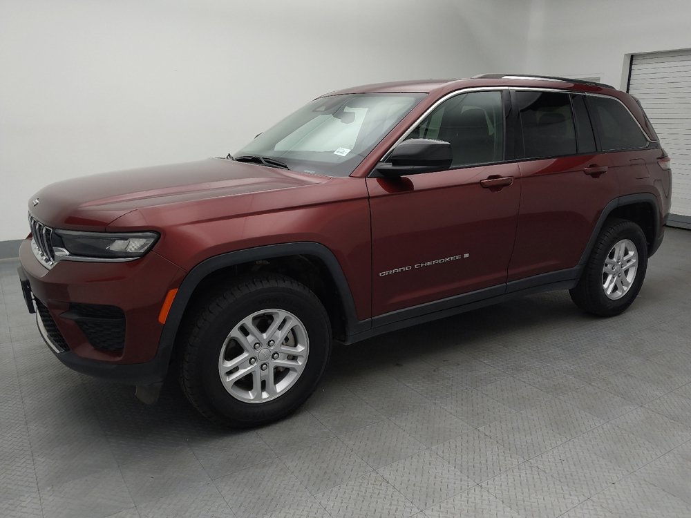 Used 2023 Jeep Grand Cherokee Laredo AWD/4WD image 2