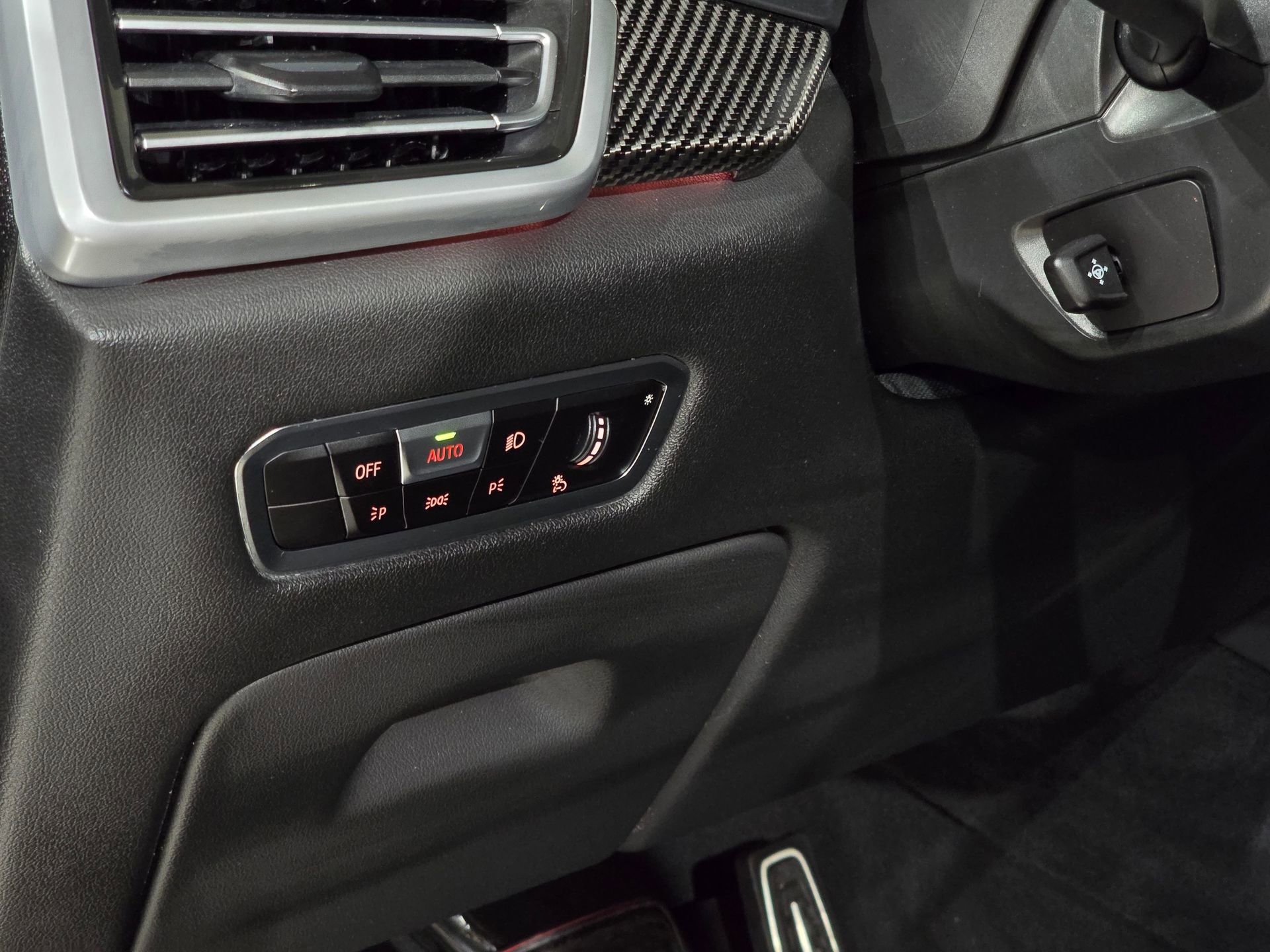 Used 2023 BMW X6 M50i w/ Parking Assistance Package image 26