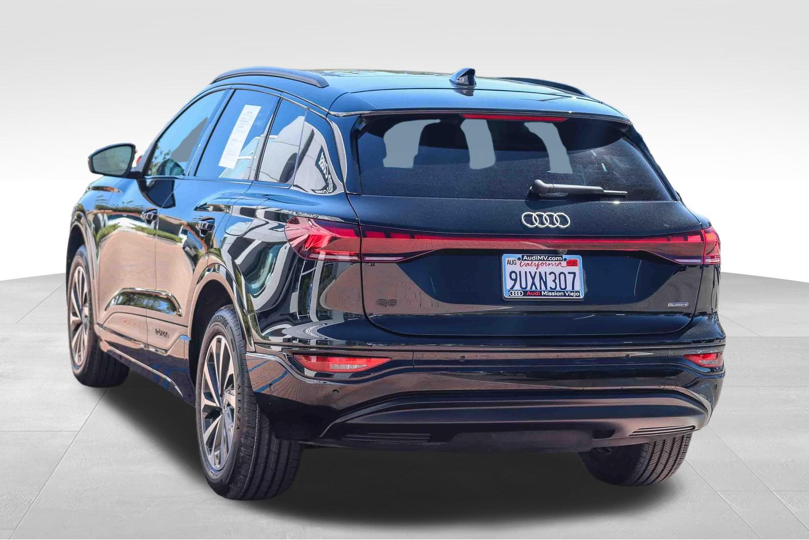 Certified 2025 Audi Q6 e-tron Premium w/ Convenience Package AWD/4WD image 5