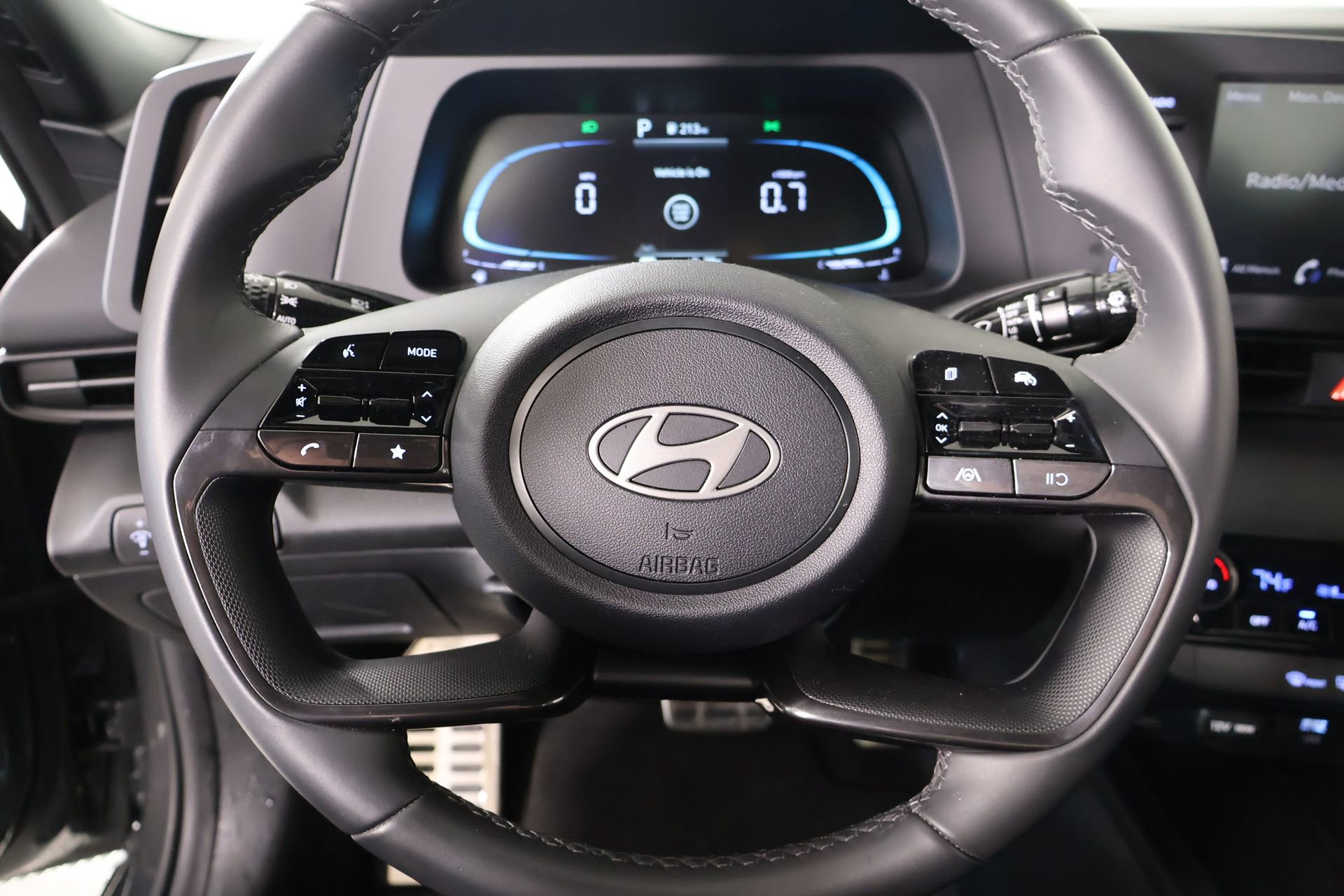 Certified 2025 Hyundai Elantra Sport image 3