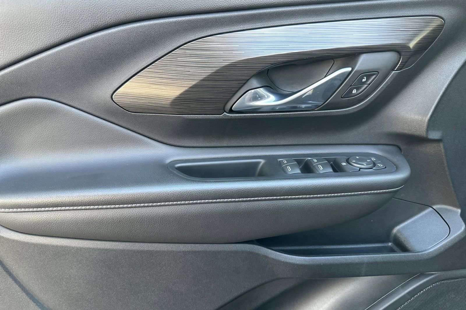 Certified 2023 GMC Terrain SLE w/ Driver Convenience Package image 11