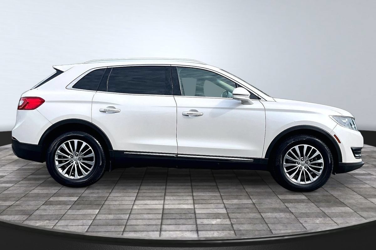 Used 2016 Lincoln MKX Select w/ Select Plus Package AWD/4WD image 8