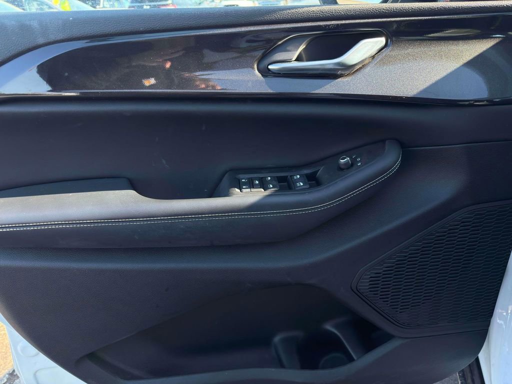 Used 2023 Jeep Grand Cherokee L Laredo image 14