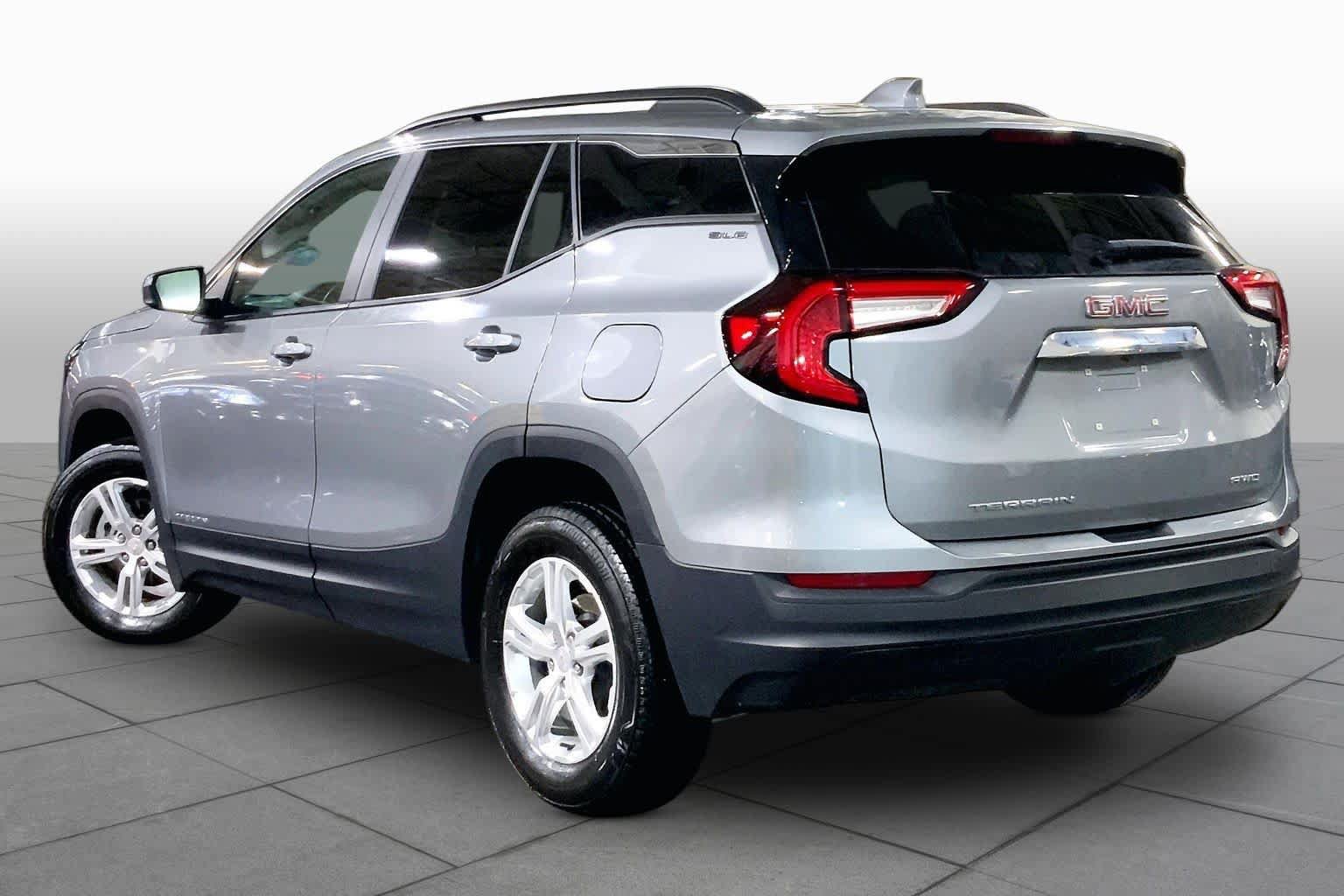 Used 2024 GMC Terrain SLE w/ Driver Convenience Package AWD/4WD image 12