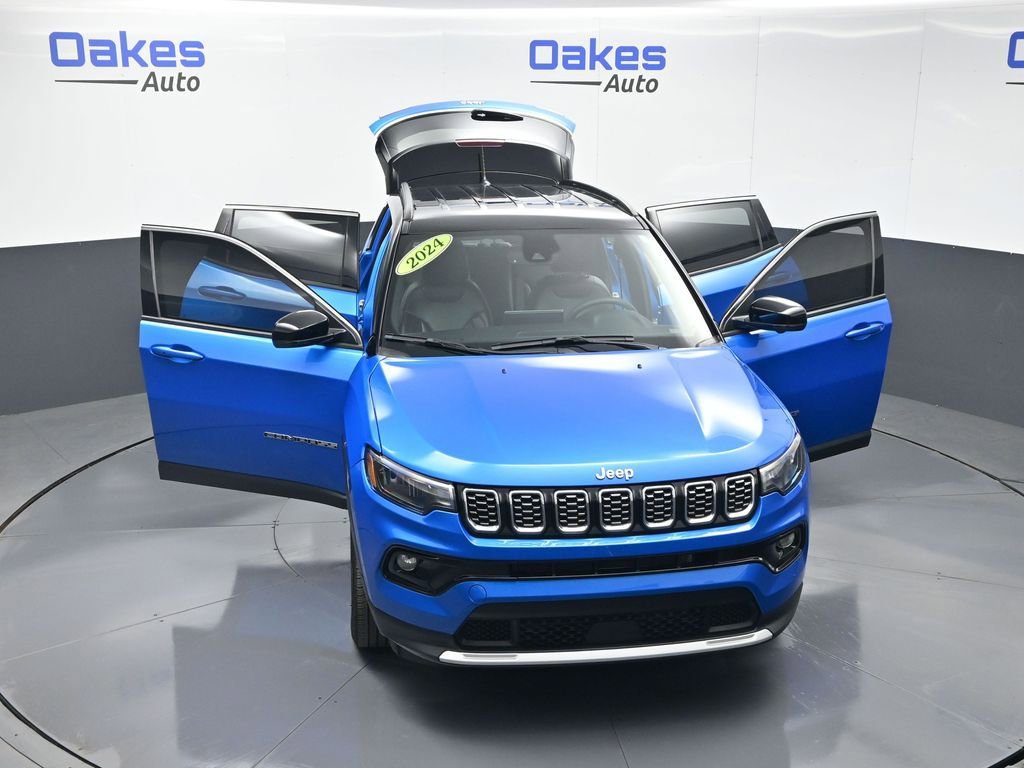Used 2024 Jeep Compass Limited image 57