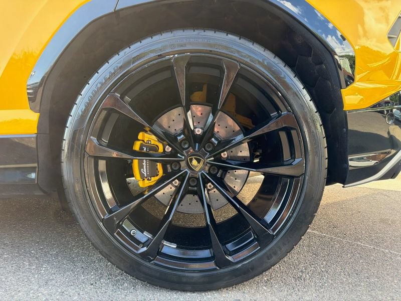 Used 2019 Lamborghini Urus AWD/4WD image 33