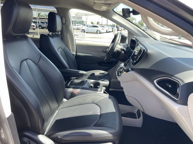 Used 2023 Chrysler Pacifica Touring-L FWD image 27