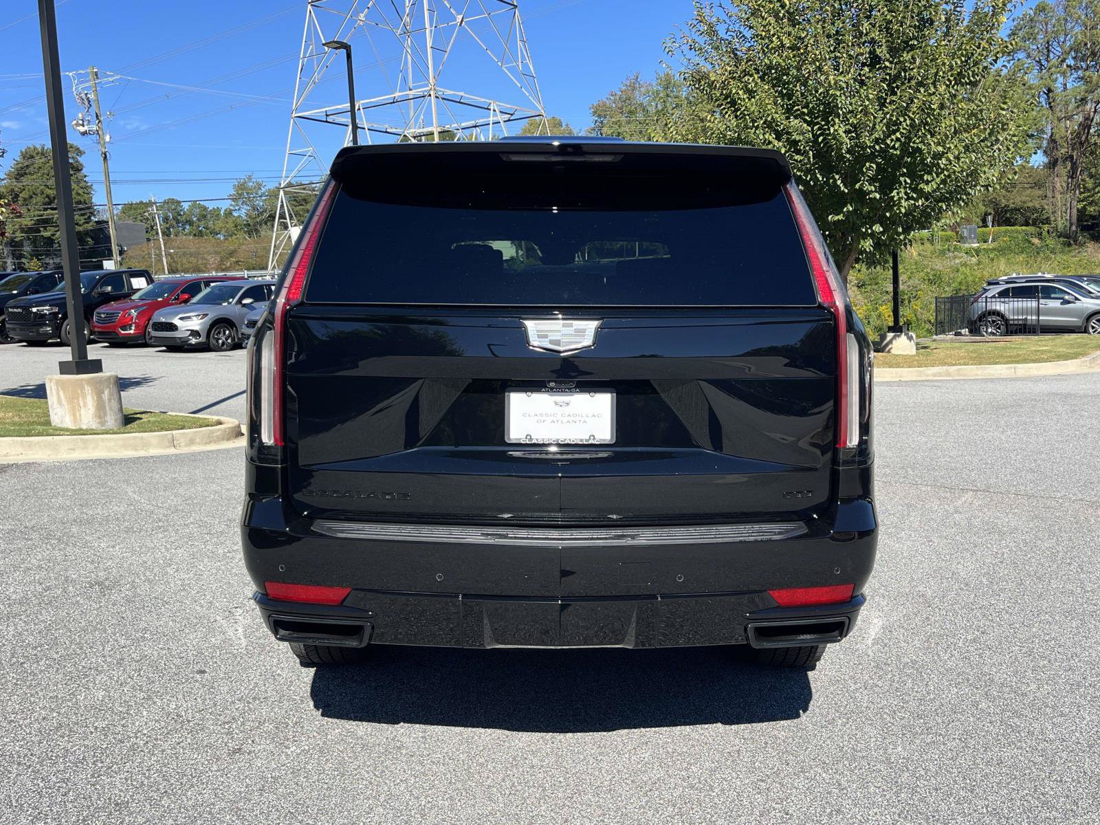 Used 2023 Cadillac Escalade ESV Sport Platinum w/ LPO, ONYX Package AWD/4WD image 4