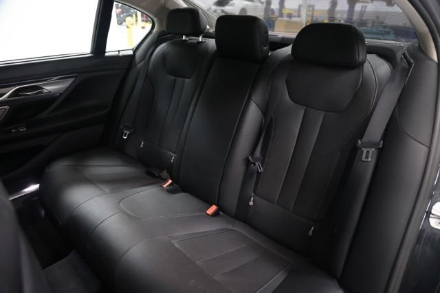 Used 2017 BMW 740i xDrive AWD/4WD image 32