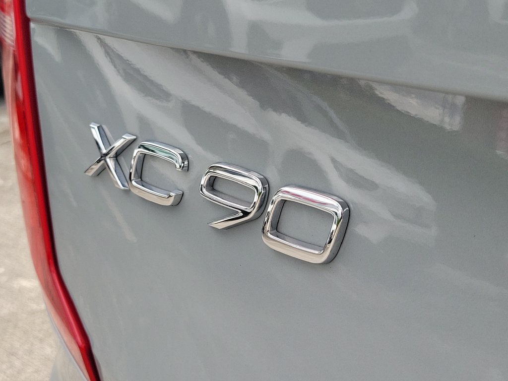 Certified 2025 Volvo XC90 T8 Plus w/ Protection Package Premier AWD/4WD image 11