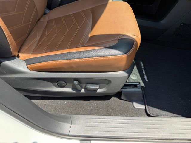 Used 2023 Nissan Pathfinder Platinum w/ Cargo Package AWD/4WD image 12