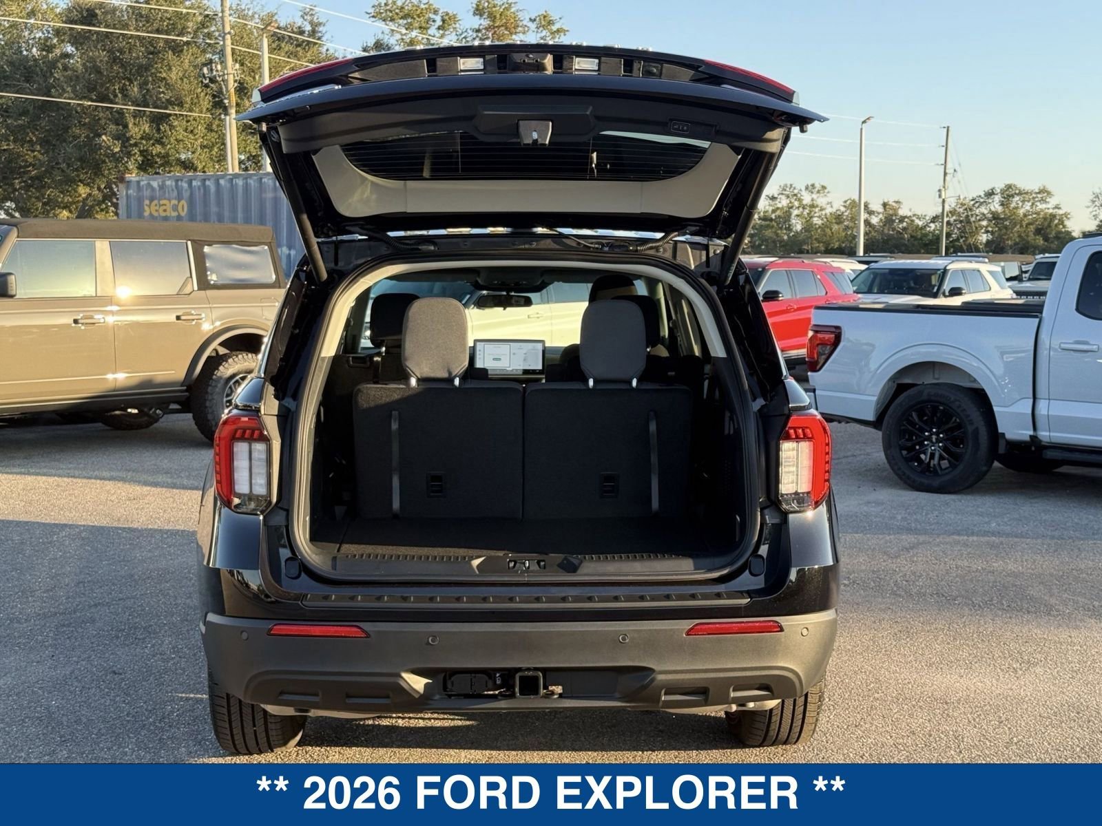 New 2026 Ford Explorer Active RWD image 10