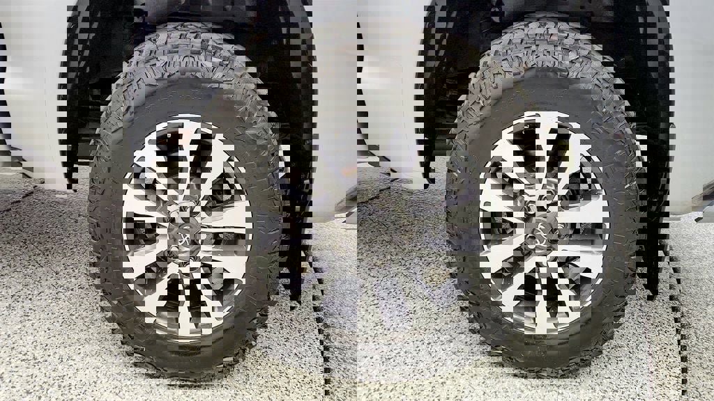 Used 2018 Toyota Tundra Limited AWD/4WD image 9