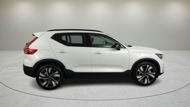 New 2026 Volvo XC40 B5 Ultra w/ Climate Package AWD/4WD image 3