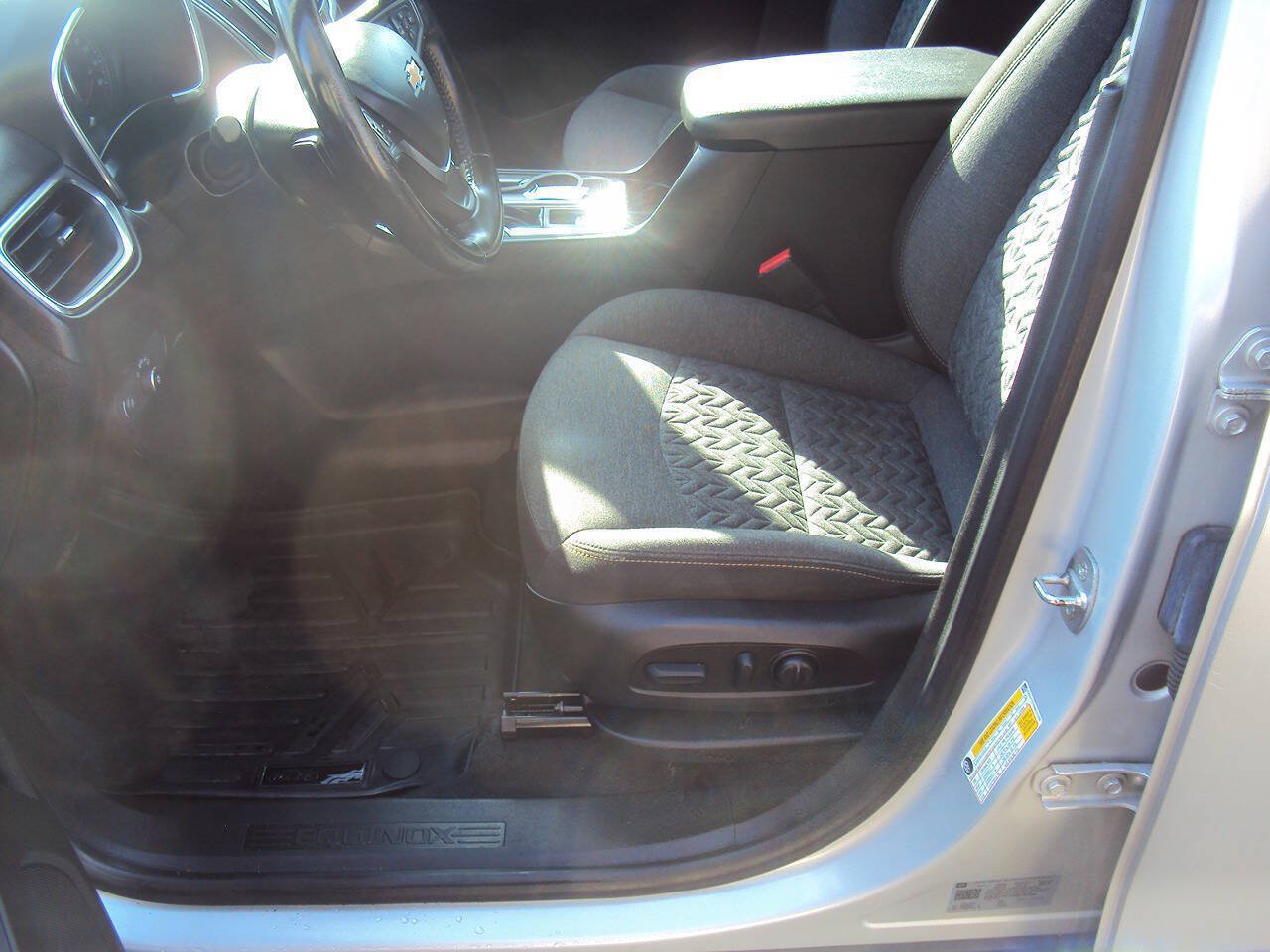 Used 2022 Chevrolet Equinox LT w/ Driver Convenience Package AWD/4WD image 6