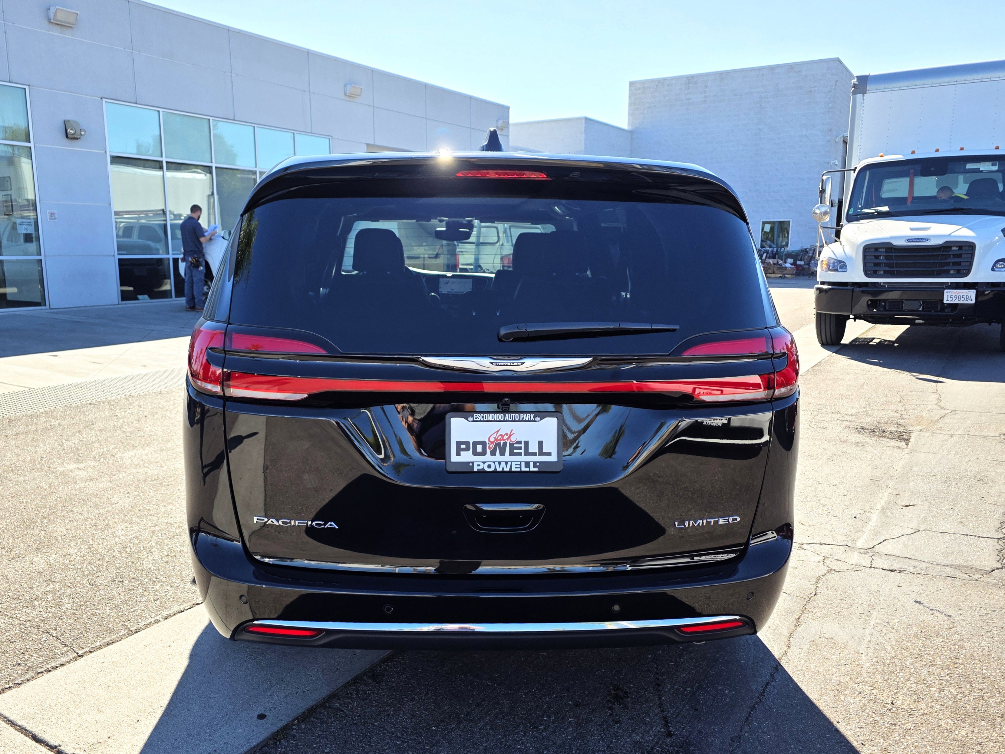 New 2026 Chrysler Pacifica Limited FWD image 4