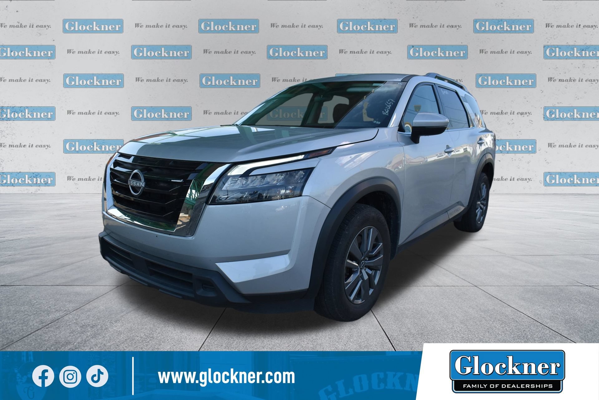 Used 2025 Nissan Pathfinder SV AWD/4WD image 1