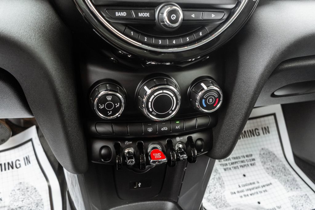 Used 2020 MINI Cooper 2-Door Hardtop image 18