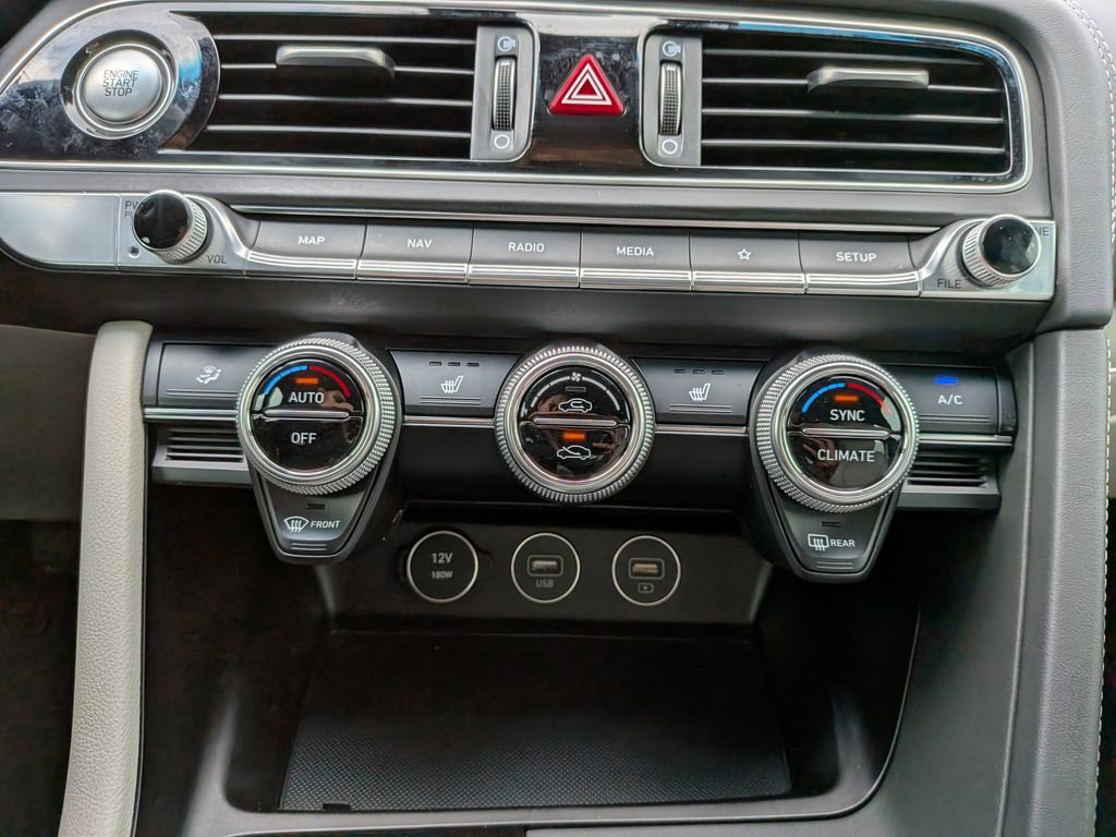 Used 2023 Genesis G70 2.0T image 23