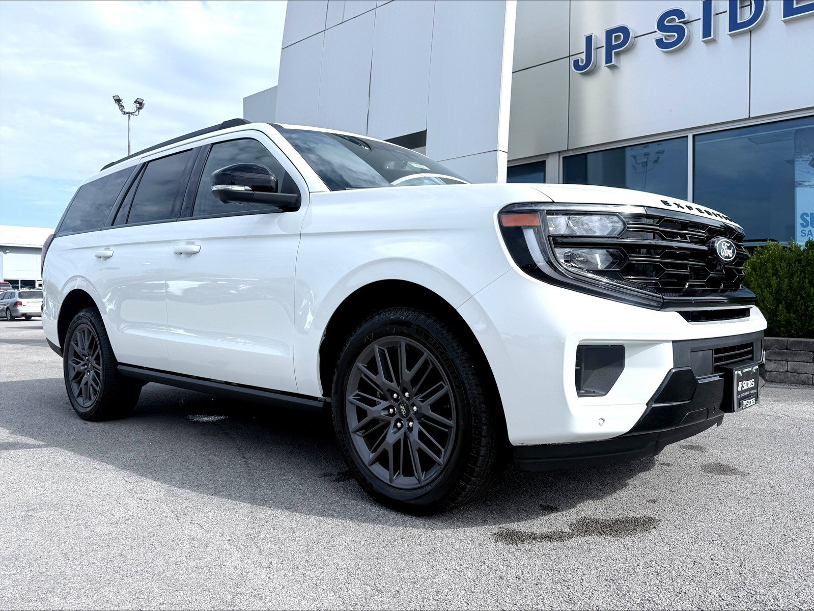 New 2027 Ford Expedition Platinum w/ Stealth Appearance Package AWD/4WD image 3