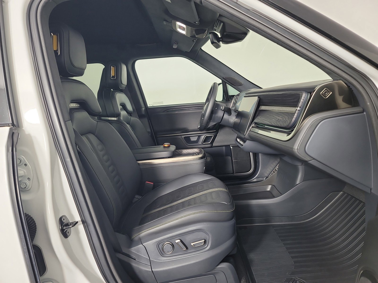 Used 2022 Rivian R1T Adventure image 23