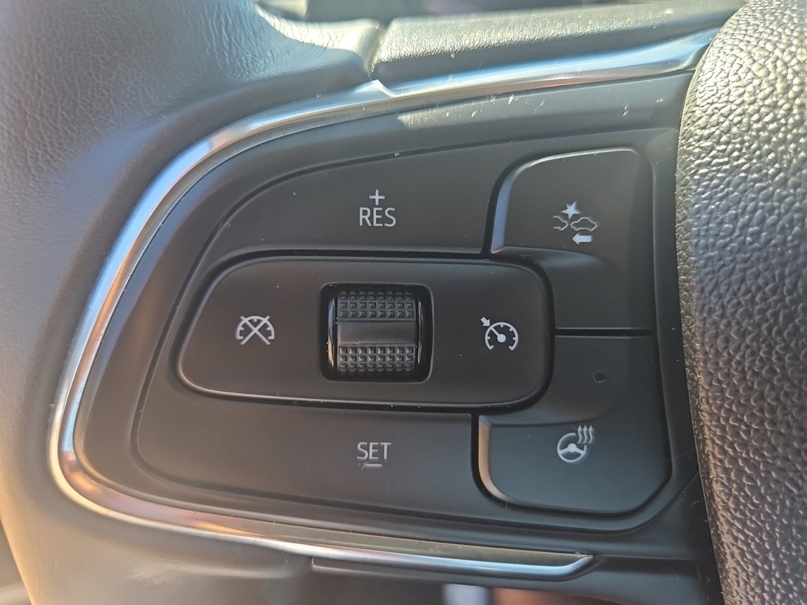 Used 2023 Buick Envision Essence w/ Technology Package I FWD image 21