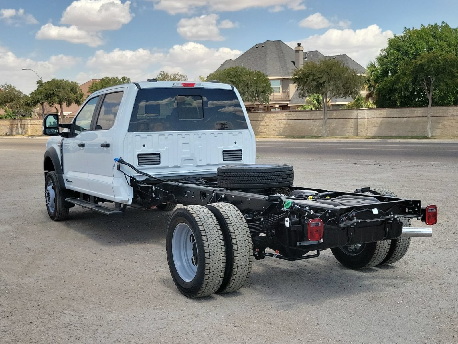 New 2027 Ford F550 4x4 Crew Cab image 3