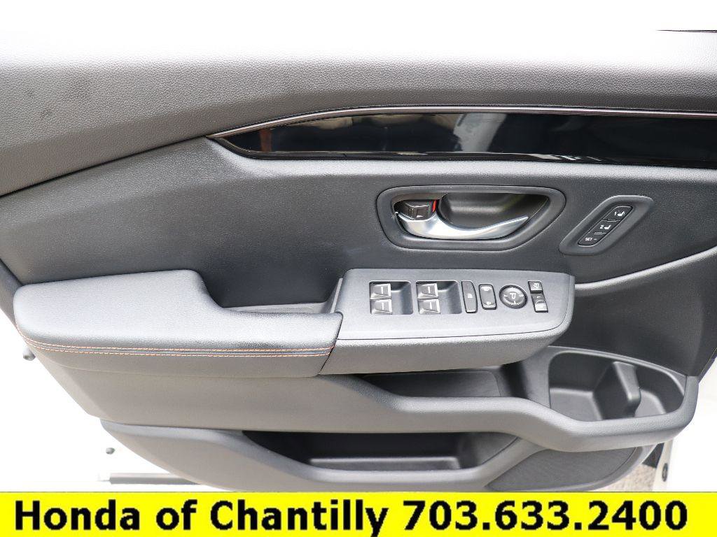 Certified 2025 Honda Pilot TrailSport image 21