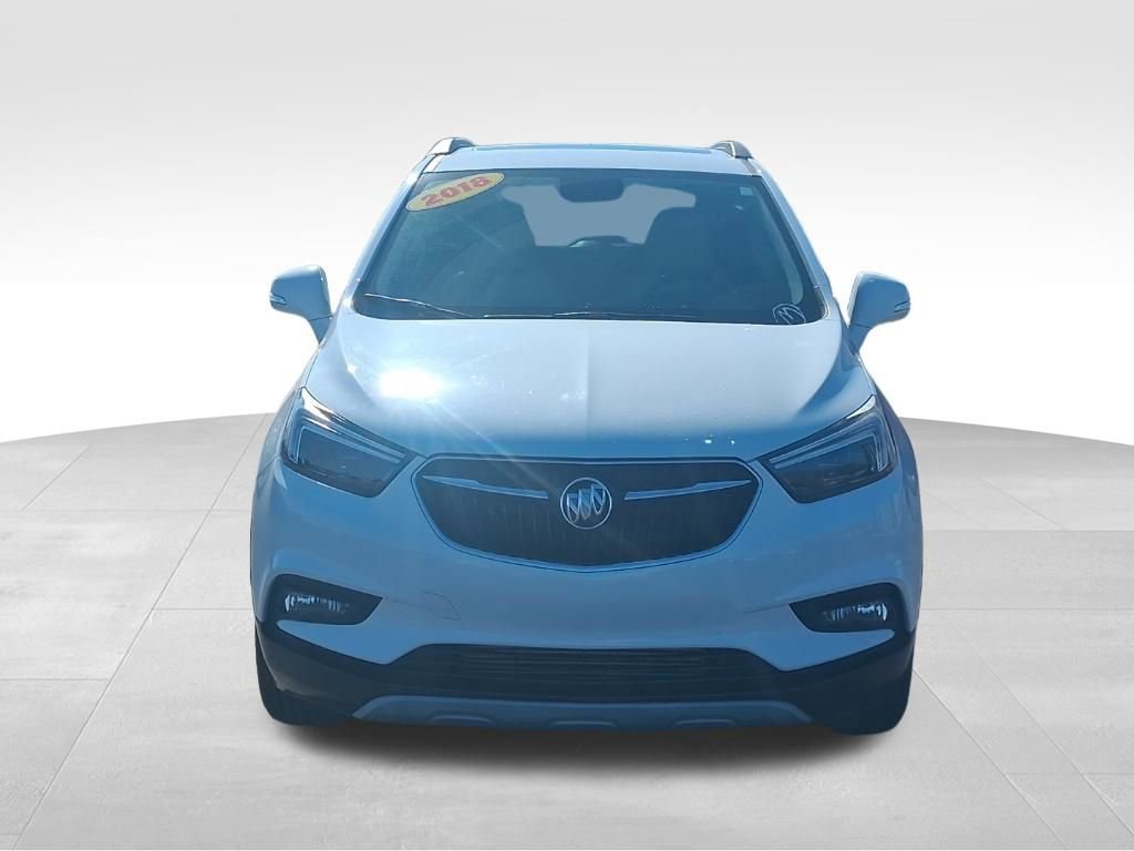 Used 2018 Buick Encore Essence image 2