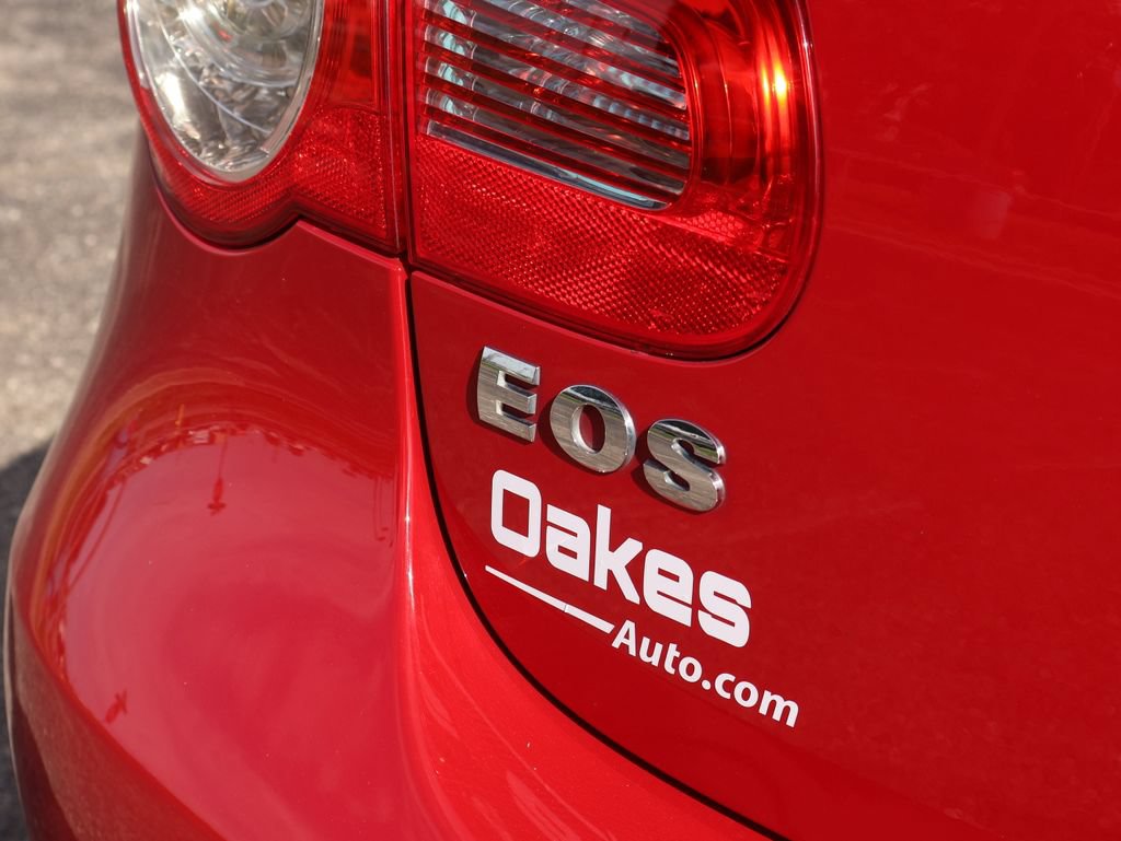 Used 2008 Volkswagen Eos 2.0T FWD image 8