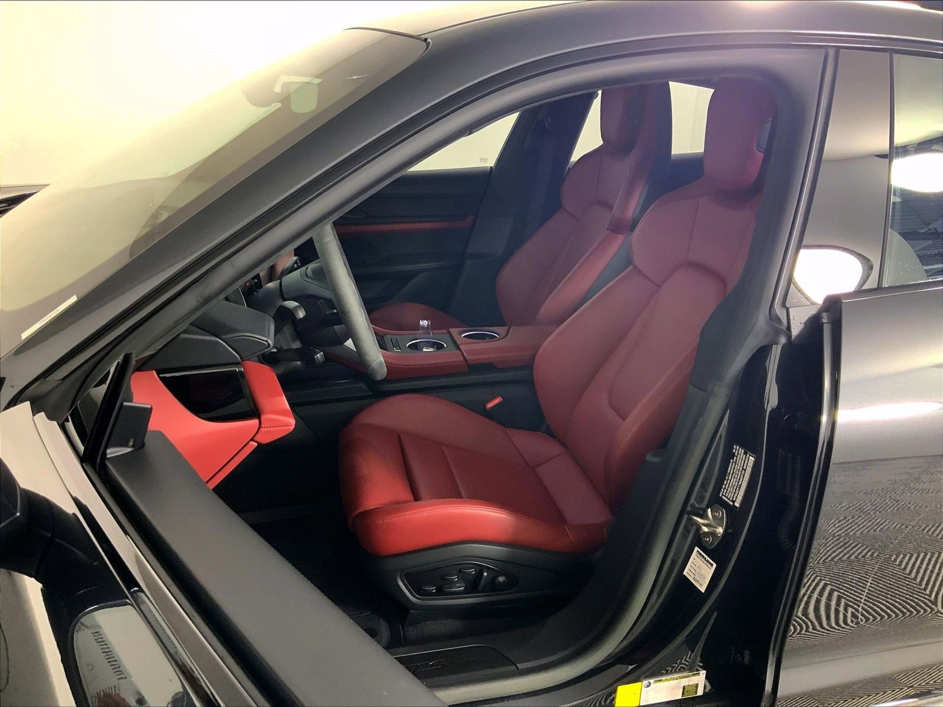 Used 2022 Porsche Taycan GTS AWD/4WD image 4
