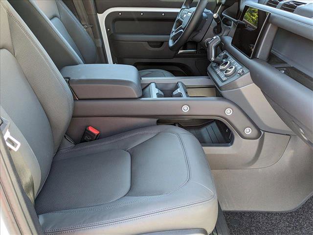 New 2025 Land Rover Defender 130 S image 18