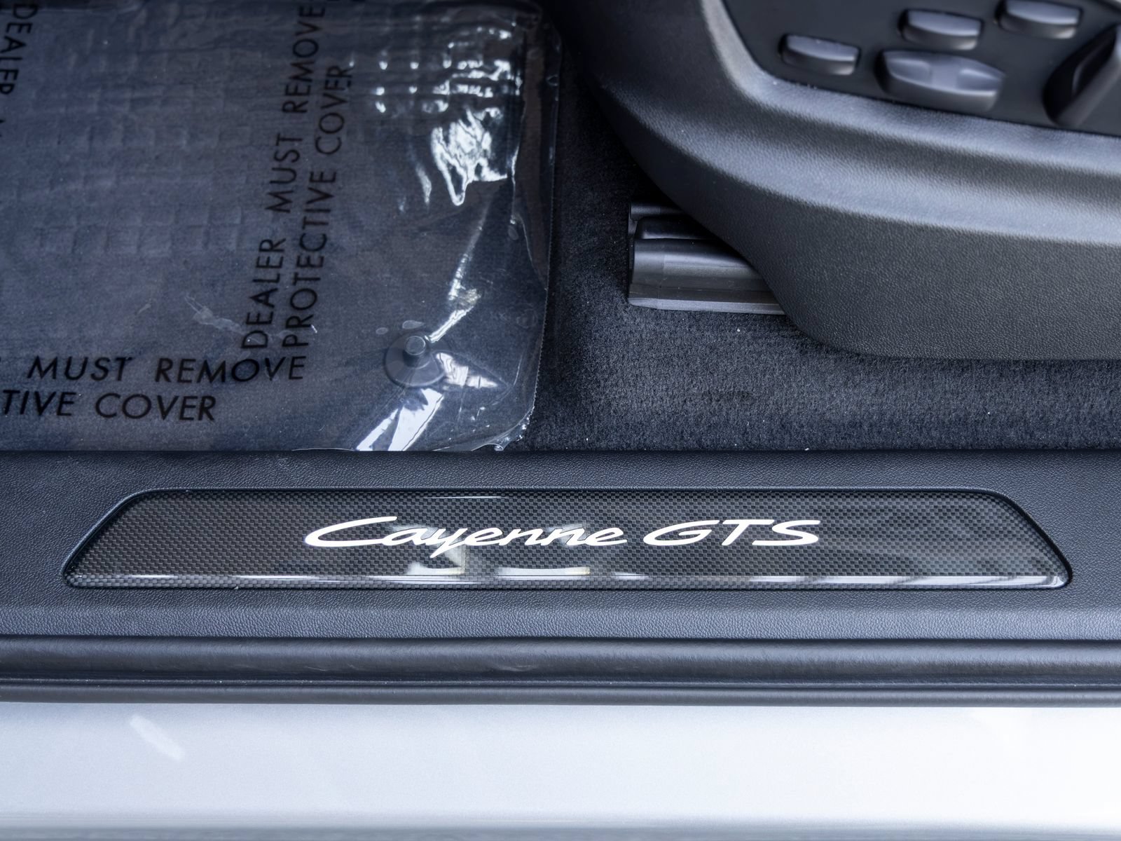 Certified 2025 Porsche Cayenne GTS AWD/4WD image 31