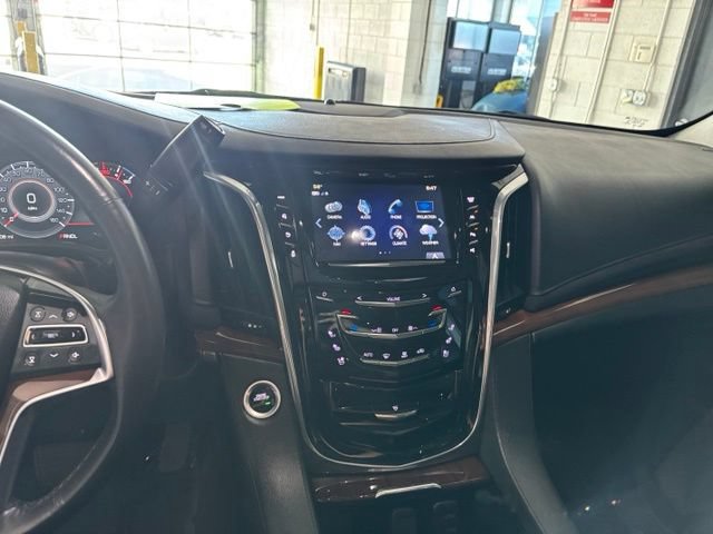 Used 2018 Cadillac Escalade Premium Luxury AWD/4WD image 22