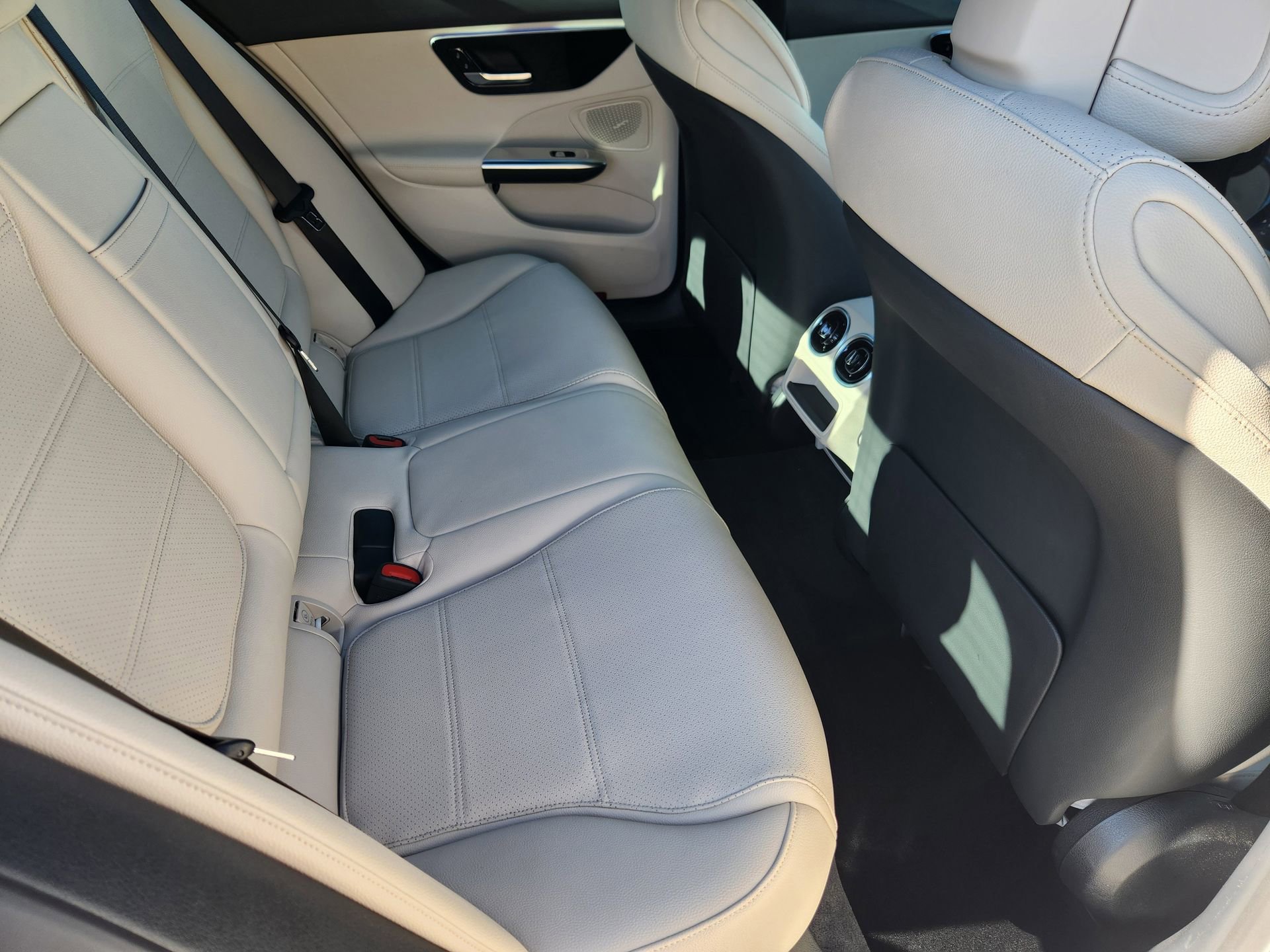 Used 2025 Mercedes-Benz C 300 Sedan image 29