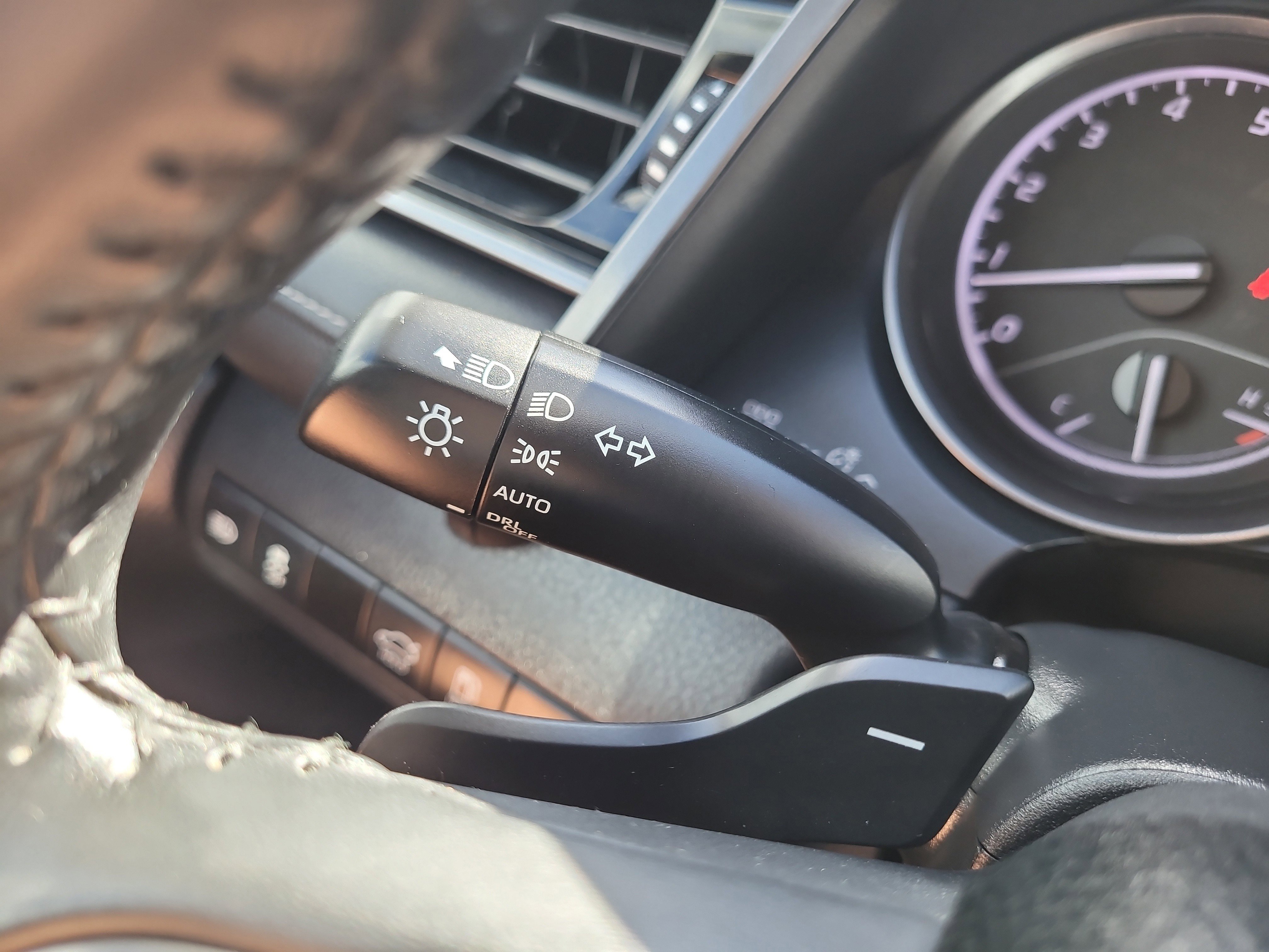 Used 2024 Toyota Camry SE image 30