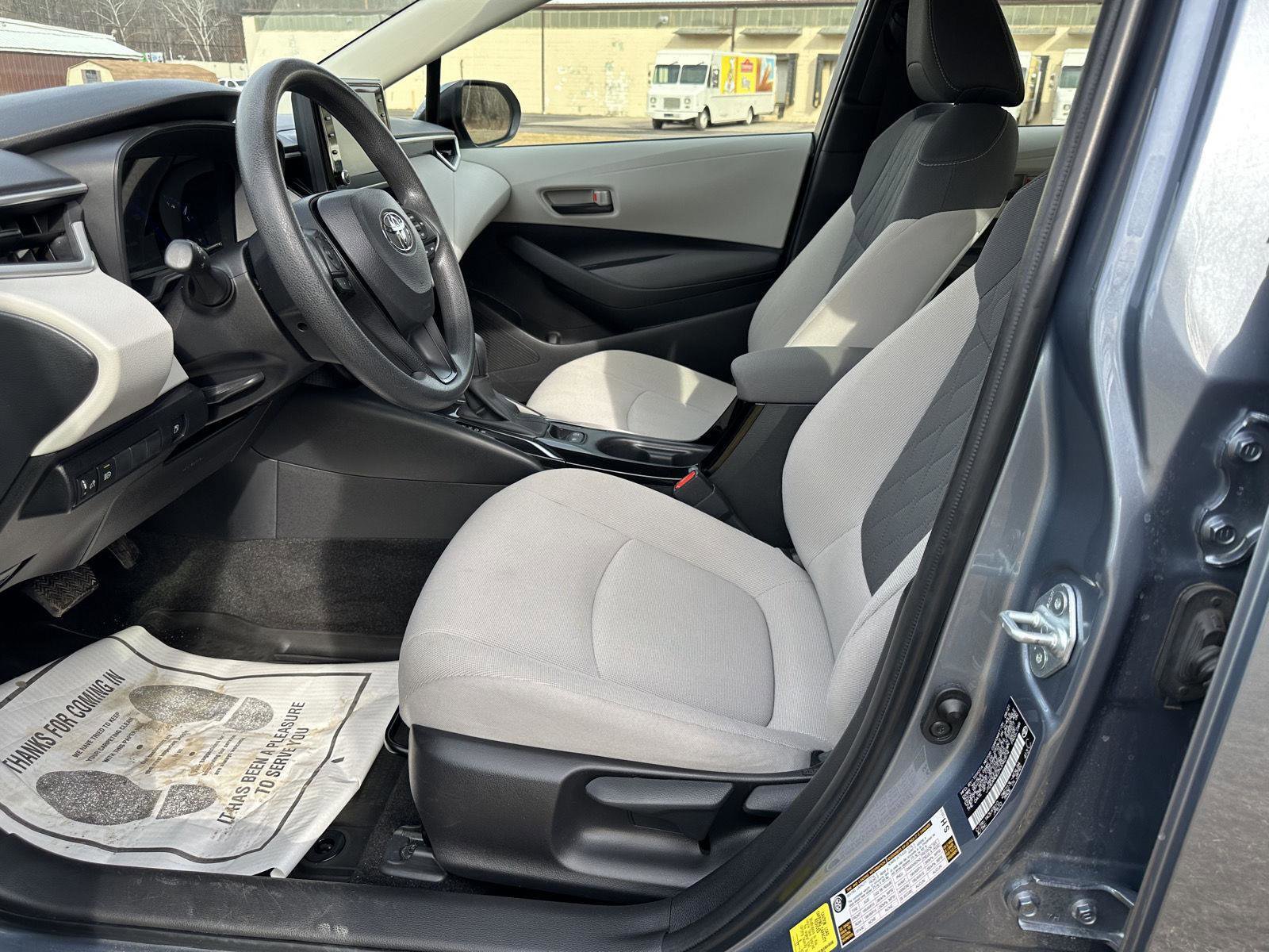 Used 2022 Toyota Corolla LE image 8