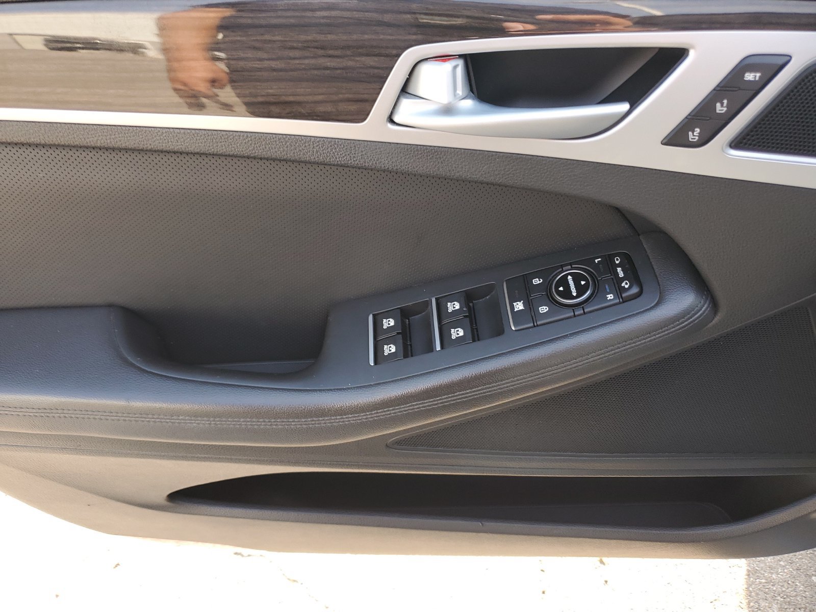 Used 2017 Genesis G80 3.8 AWD/4WD image 21